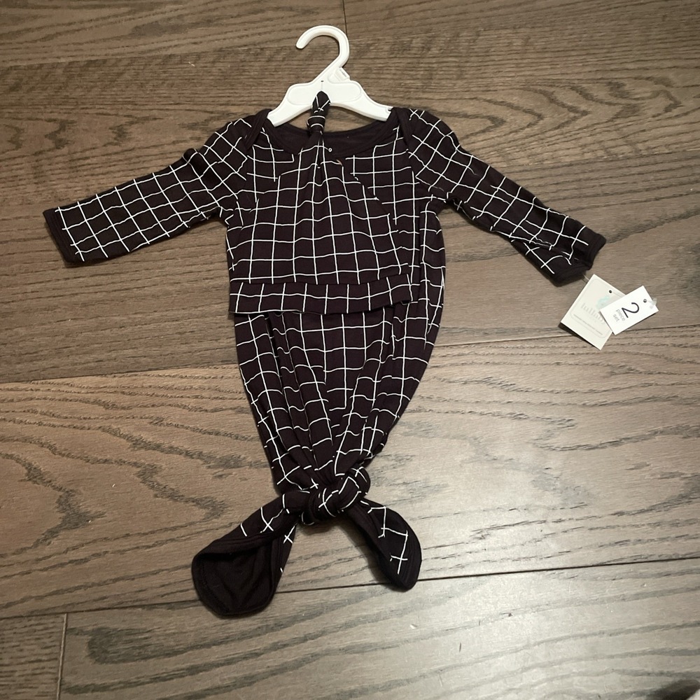Lullaby Lane 2 Piece Tie Sleep Set With Hat 0-6 Months Black White Stripe